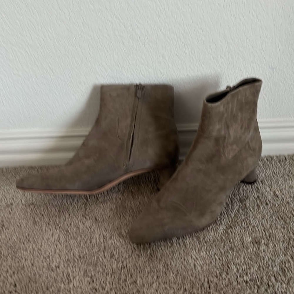 Vince "Hilda" smooth calf leather ankle booties - Picture 11 of 11